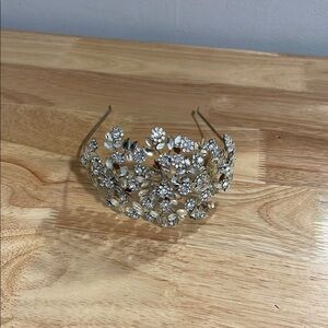 Silver vintage  Floral Crystal Hair Accessory